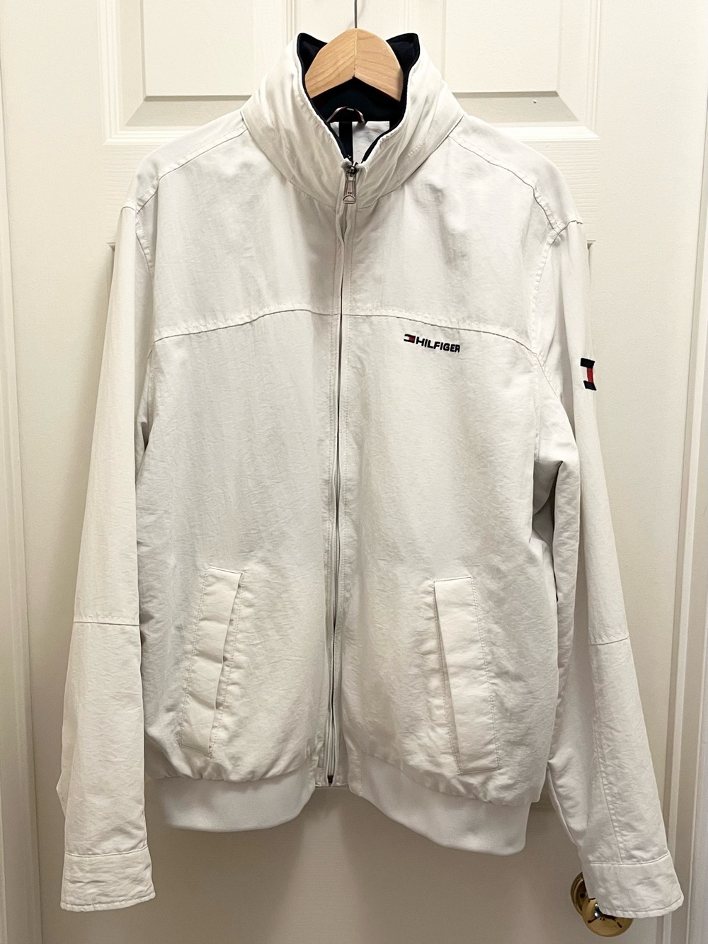 Tommy Hilfiger Men’s Windbreaker Full Zip Stowaway Hood White Navy Size L